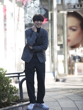 「黒タートルネック」｜「アイテム（その他）」を使った、並木一樹さん（メンズ・180cm）の冬コーディネート