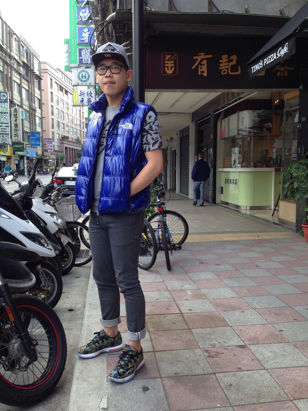「versus themのアイテム（キャップ、グレー系）」を使った、junsparkさん（メンズ・180cm）の秋コーディネートの1枚目の写真