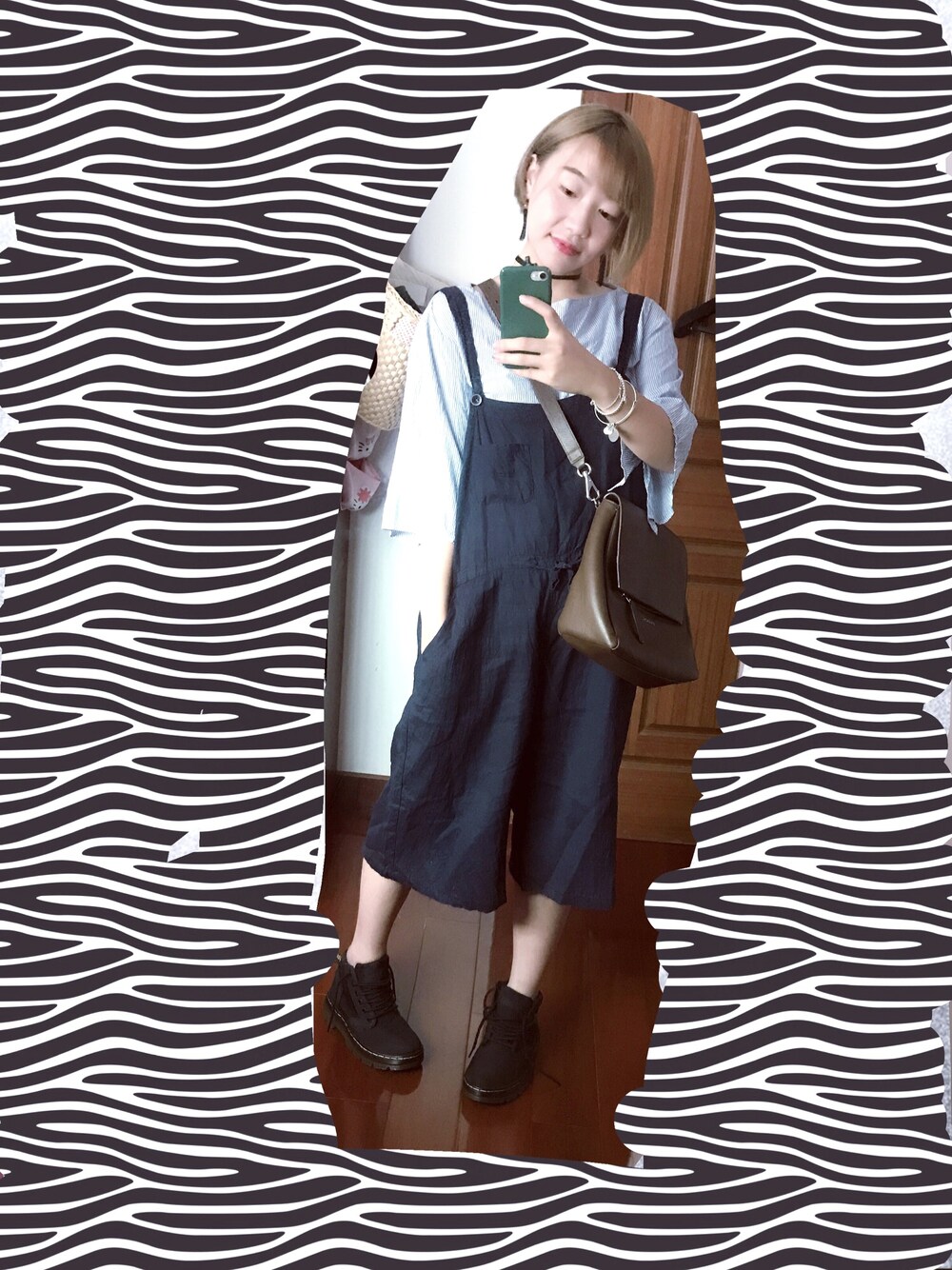 「Dr. Martensのアイテム（ブーツ、ブラック系）」を使った、丢丢丢酱さん（レディース・162cm）の秋コーディネートの1枚目の写真