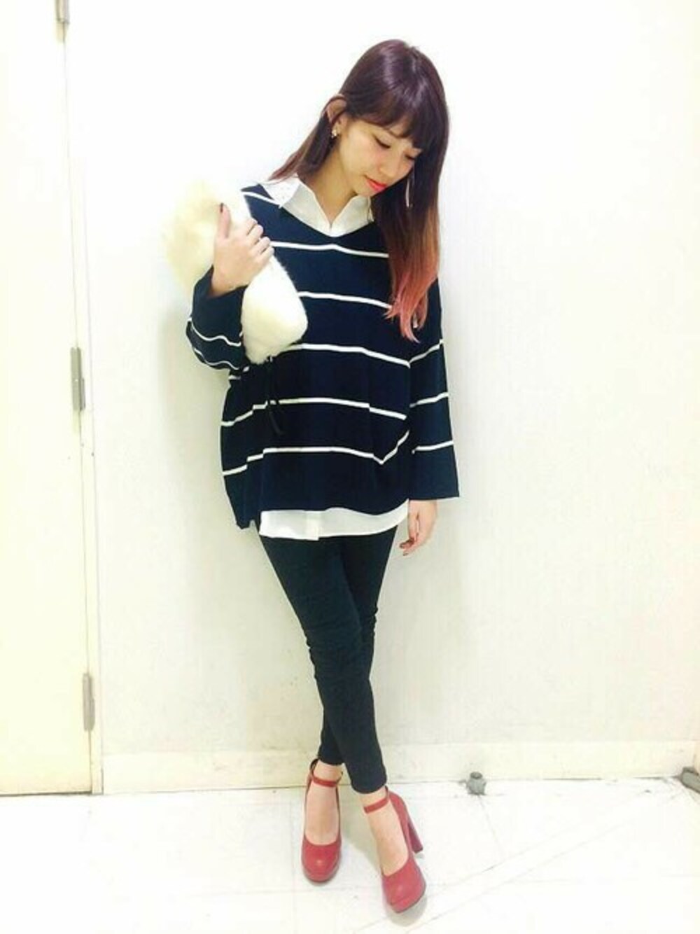 「ニット、パンプス、レッド、へザー、Heather、スキニーデニム、パネルボーダー」｜「HeatherのパネルボーダーBIGニット　567536（ニット/セーター、ブルー系）」を使った、あきりんさん（レディース・163cm）の秋コーディネートの1枚目の写真