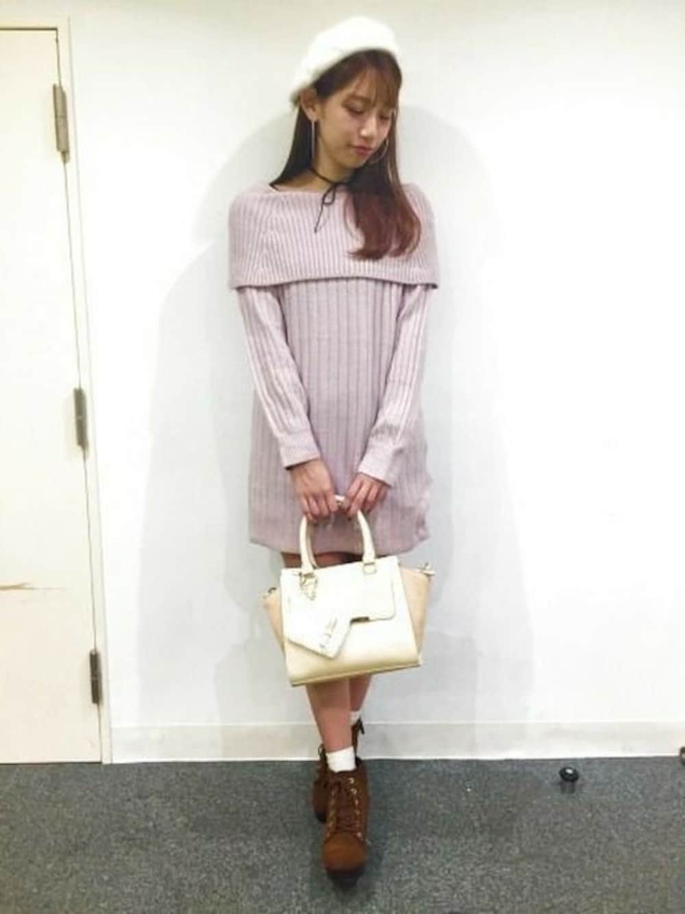 「へザー、ニットワンピース、チョーカー、オフショル、レースアップブーツ」｜「Heatherのチョーカー付ViViコラボオフショルワンピース　　734308（ワンピース、パープル系）」を使った、あきりんさん（レディース・163cm）の秋コーディネートの1枚目の写真