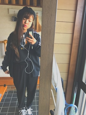 「adidas（アディダス）のアイテム（スウェット）」を使った、린린さん（レディース・156cm）の秋コーディネート