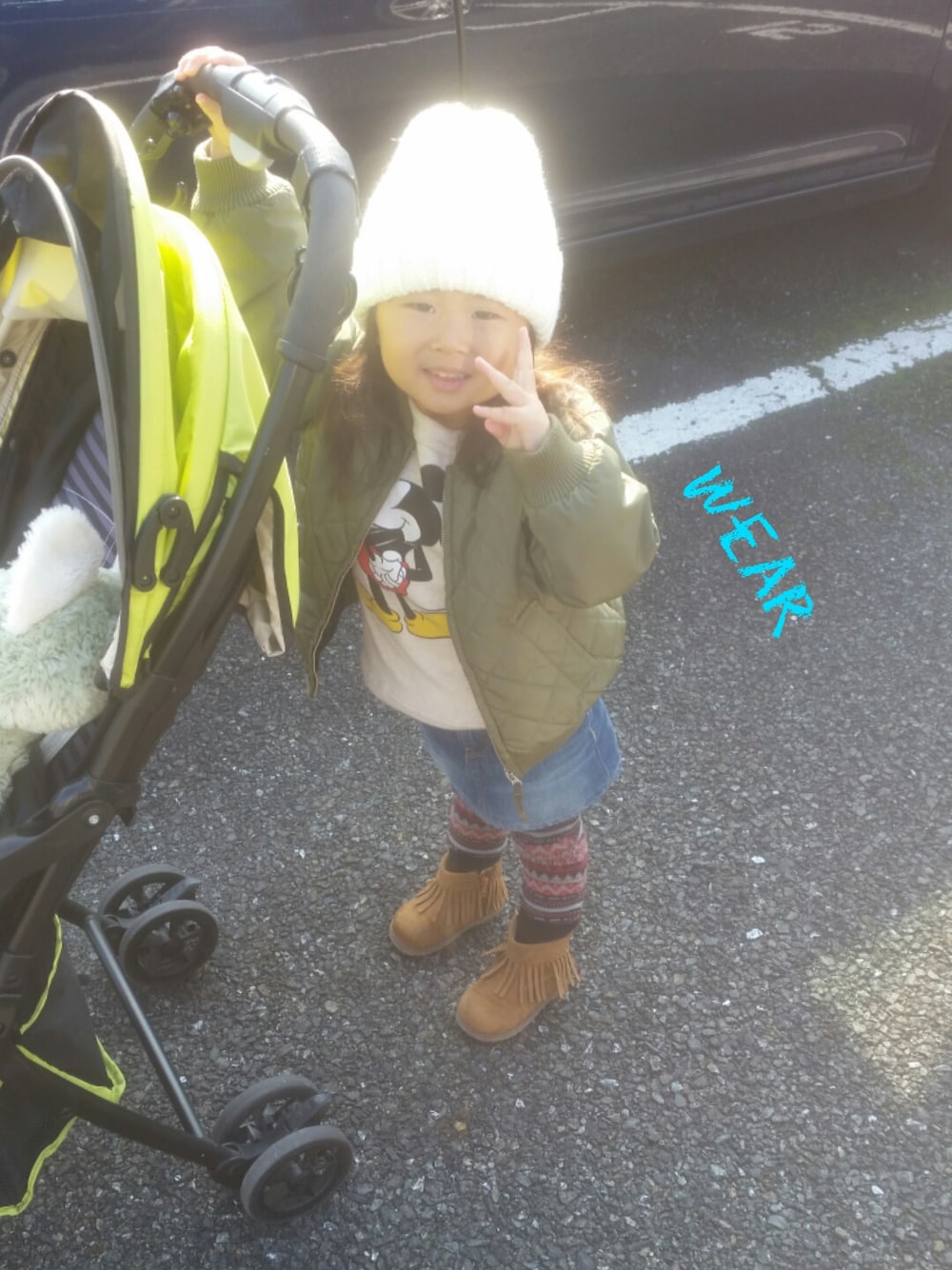 「MA-1、ミッキートレーナー、西松屋、娘コーデ、greenlabelrelaxing、女の子、フリンジブーツ、F.O.KIDS、2歳、kids」｜「F.O.KIDSのDisney（ディズニー） ミッキートレーナー（スウェット、ベージュ系）」を使った、RaRaさん（キッズ・90cm）の冬コーディネートの1枚目の写真