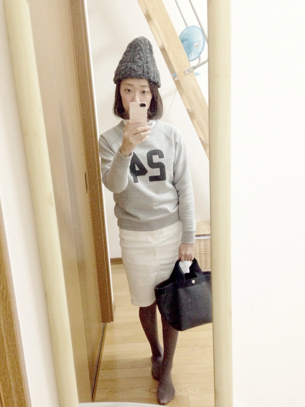 「きれいめカジュアル」｜「Spick & Spanの●ツイルストレッチナカシロ タイトSK。（スカート、ホワイト系）」を使った、mamimiさん（レディース・156cm）の冬コーディネートの1枚目の写真
