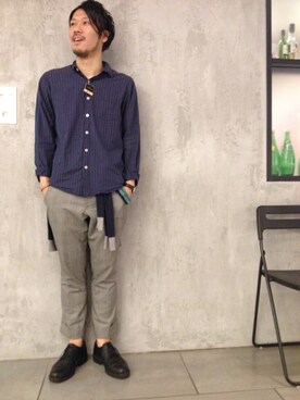 「LOUNGE LIZARD（ラウンジリザード）のアイテム（その他パンツ、グレー系）」を使った、嶺山 将也さん（メンズ・171cm）の夏コーディネート