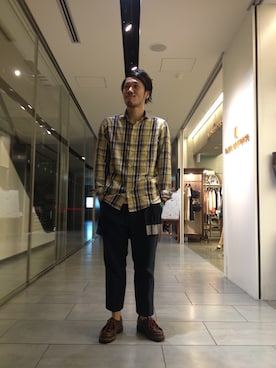 「NANO universe（ナノユニバース）のアイテム（シャツ/ブラウス、イエロー系）」を使った、嶺山 将也さん（メンズ・171cm）の夏コーディネート