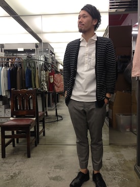 「LOUNGE LIZARD（ラウンジリザード）のアイテム（カーディガン/ボレロ、ブラック系）」を使った、嶺山 将也さん（メンズ・171cm）の夏コーディネート