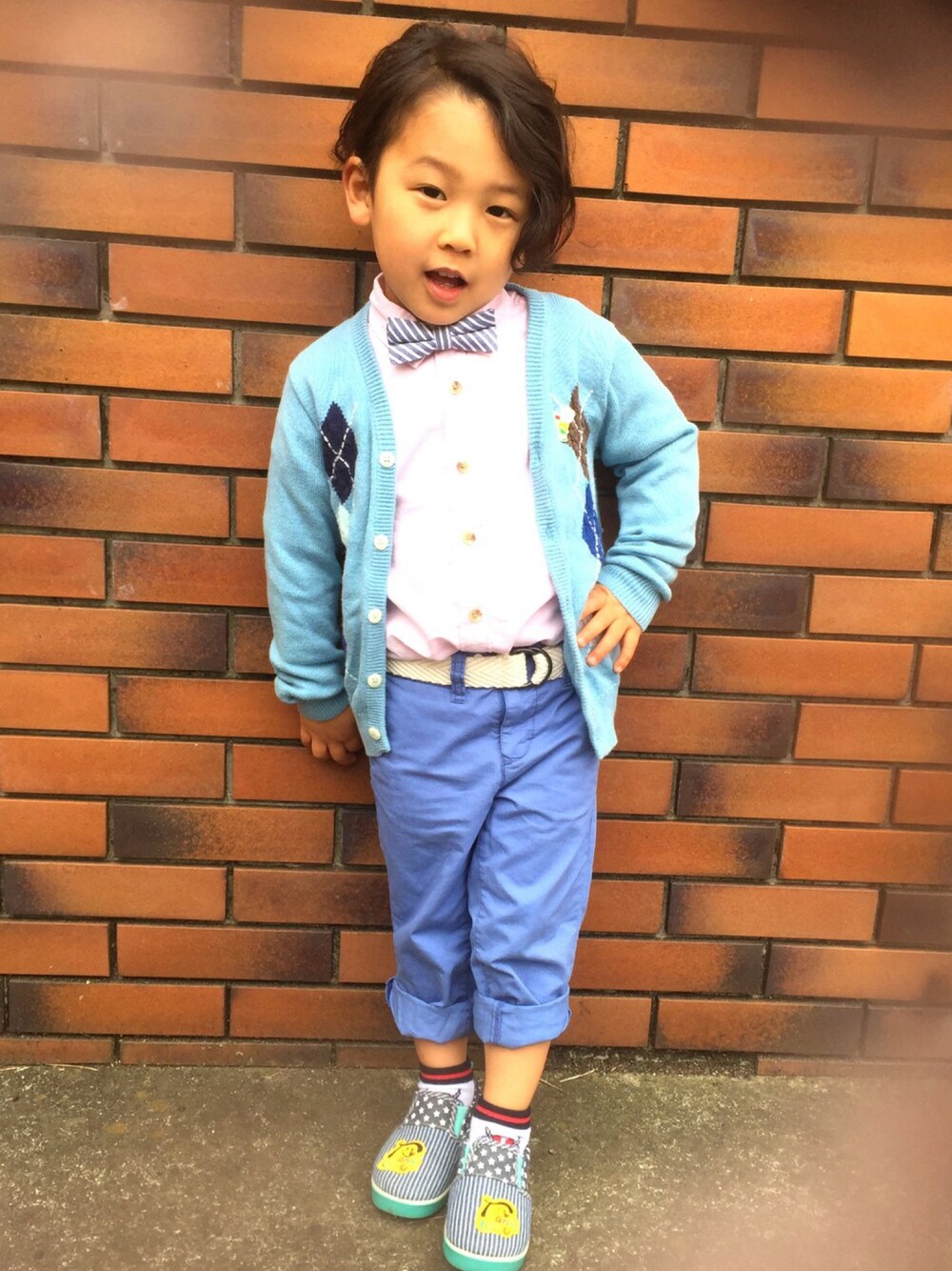 「kids、キッズコーデ、kounosuke、おとこのこ」｜「OLD NAVYのアイテム（スラックス、ブルー系）」を使った、Kounosuke  さん（キッズ・110cm）の春コーディネートの1枚目の写真