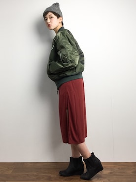 「RNA（アールエヌエー）のアイテム（MA-1）」を使った、阿久津友里さん（レディース・165cm）の冬コーディネート