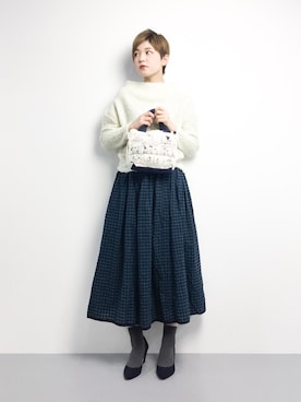 「LIMITLESS LUXURY（リミットレスラグジュアリー）のアイテム（Tシャツ/カットソー）」を使った、阿久津友里さん（レディース・165cm）の冬コーディネート