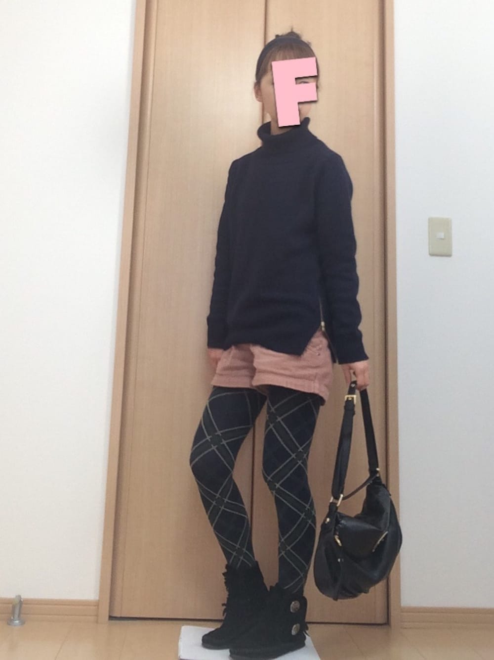 「柄タイツ、タートルネックニット、タートルネック、コーデュロイパンツ、MARC BY MARC JACOBS、ミネトンカ」｜「SLOBE IENAのアイテム（ニット/セーター、ブルー系）」を使った、fuuyuuさん（レディース・154cm）の冬コーディネートの1枚目の写真