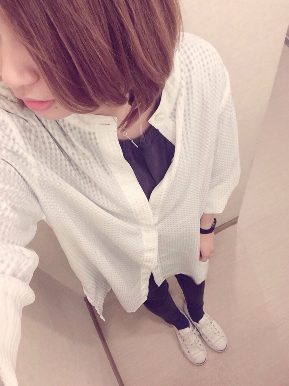 「ロングシャツ、ノーカラーシャツ、スキニーデニム」｜「USA古着のアイテム（シャツ/ブラウス、ホワイト系）」を使った、manatasさん（レディース・164cm）の冬コーディネートの1枚目の写真