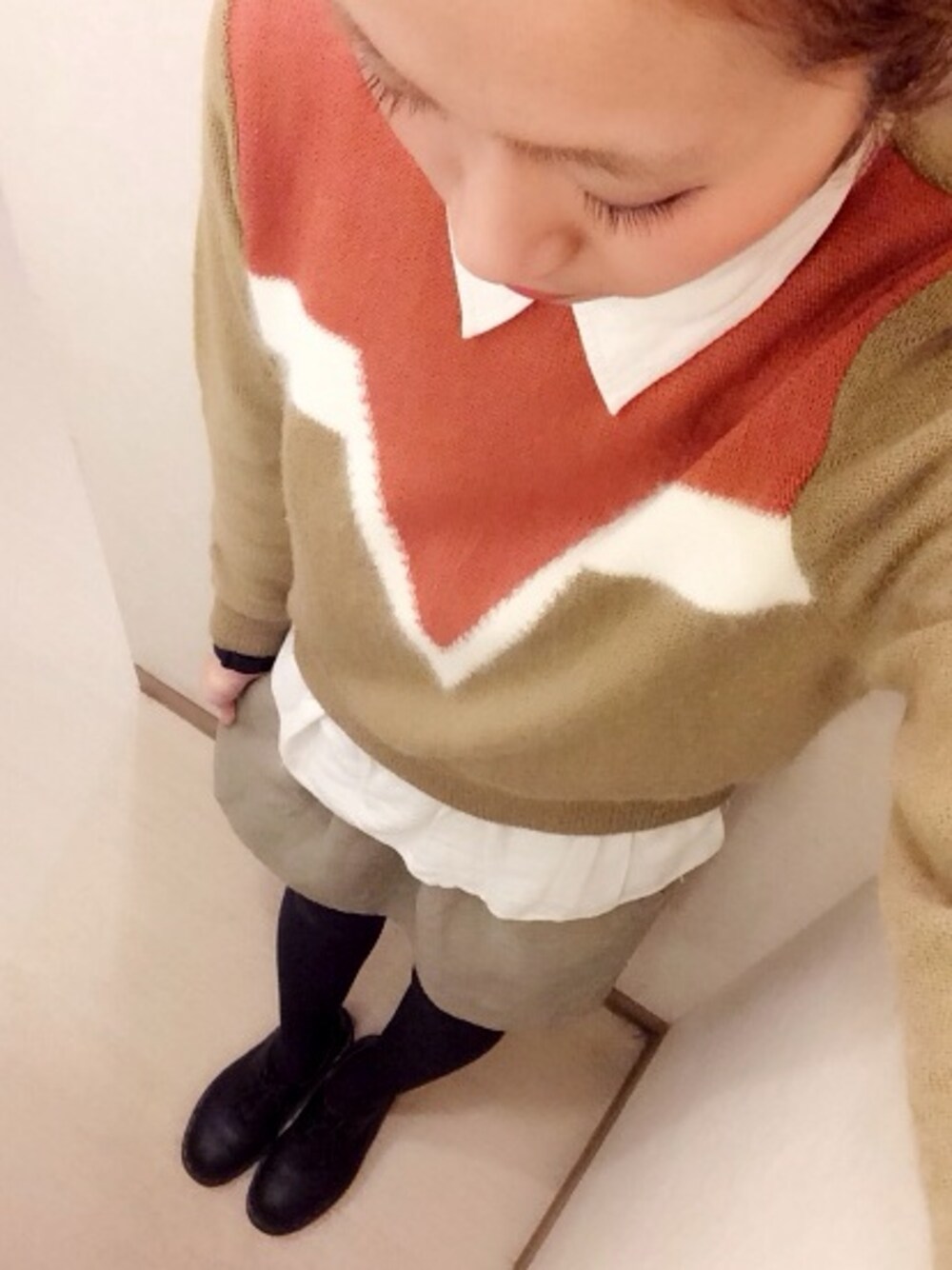 「古着、ドクターマーチン」｜「おばちゃんから貰ったよニットその2のアイテム（ニット/セーター、ベージュ系）」を使った、manatasさん（レディース・164cm）の春コーディネートの1枚目の写真