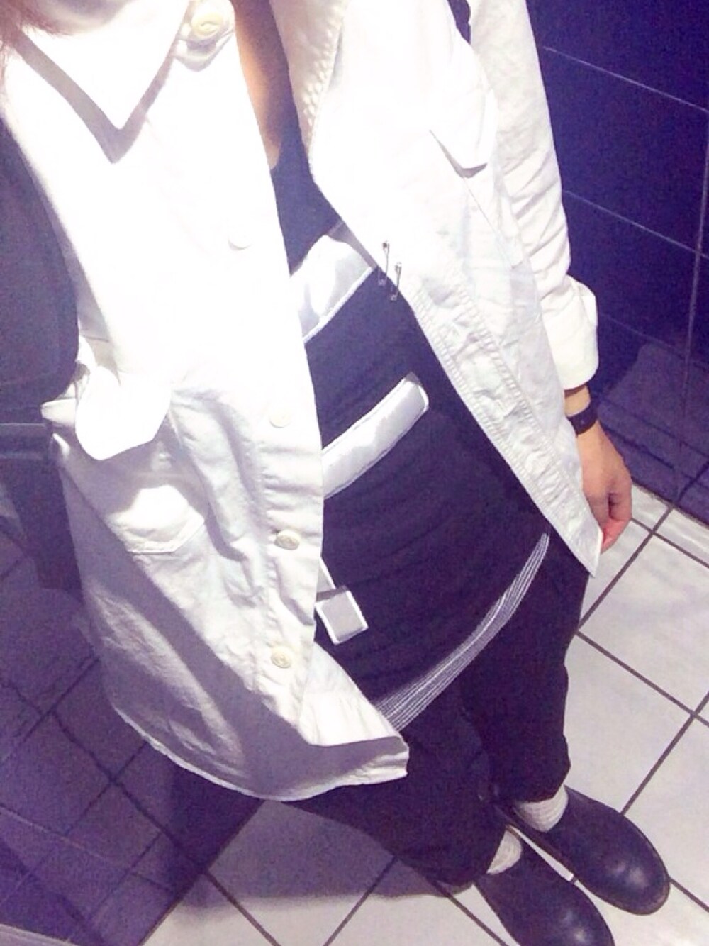 「白ソックス、モノトーン、Dr.Martens、マニッシュ」｜「MURUAのアイテム（Tシャツ/カットソー、ブラック系）」を使った、manatasさん（レディース・164cm）の夏コーディネートの1枚目の写真