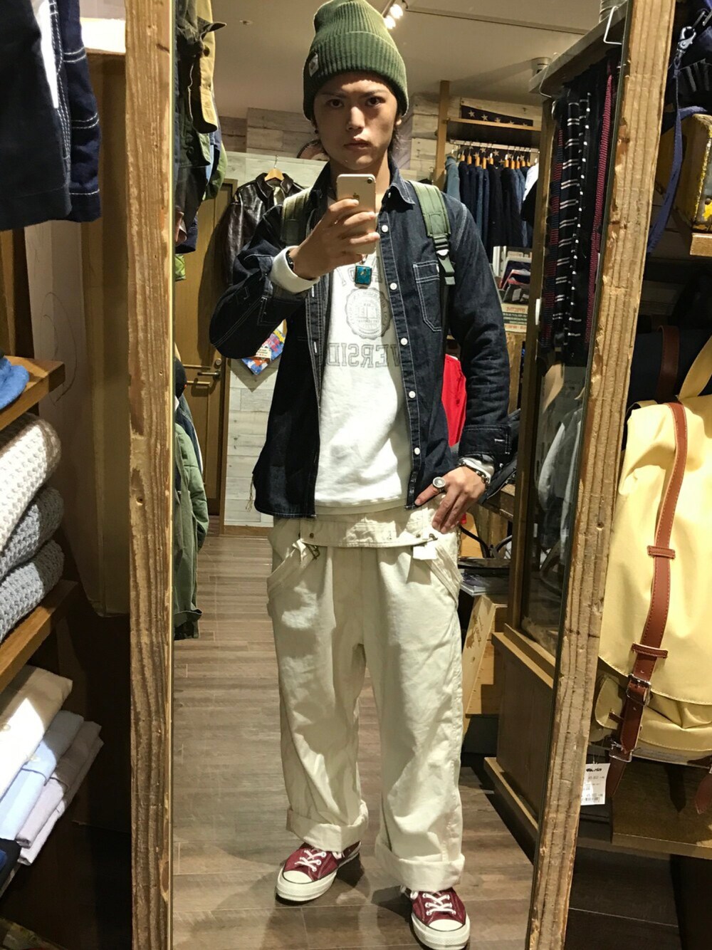 「作業着風、アパレルコーデ」｜「Fabrics 別注 オリジナルシャツのアイテム（シャツ/ブラウス、その他）」を使った、ボーイさん（メンズ・175cm）の秋コーディネートの1枚目の写真