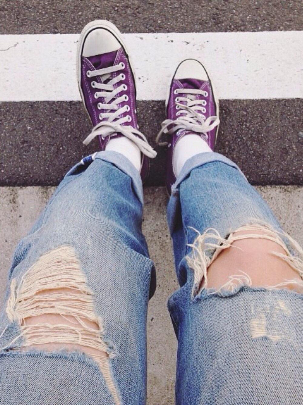 「リーバイス、デニム」｜「CONVERSEのCONVERSE ALL STAR Sneakers（スニーカー、パープル系）」を使った、rina nozawaさん（レディース・164cm）の冬コーディネートの1枚目の写真