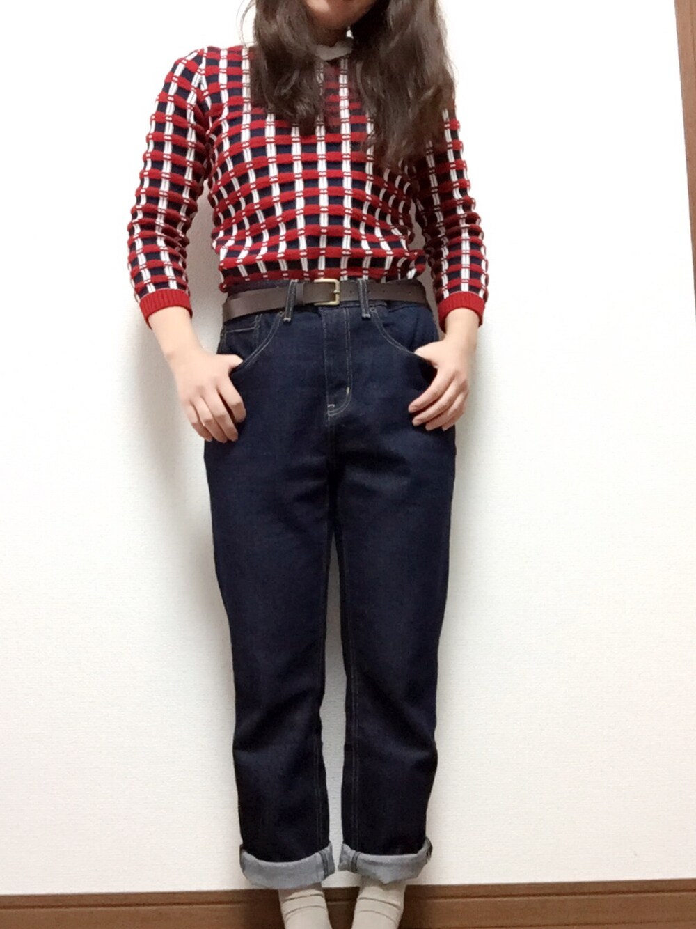 「NATURAL BAUTY BASIC、ニット、柄ニット、Kastane、ベルト、ボーイフレンドデニム、GU」｜「NATURAL BEAUTY BASICのアイテム（ニット/セーター、レッド系）」を使った、J ▲さん（レディース・155cm）の冬コーディネートの1枚目の写真