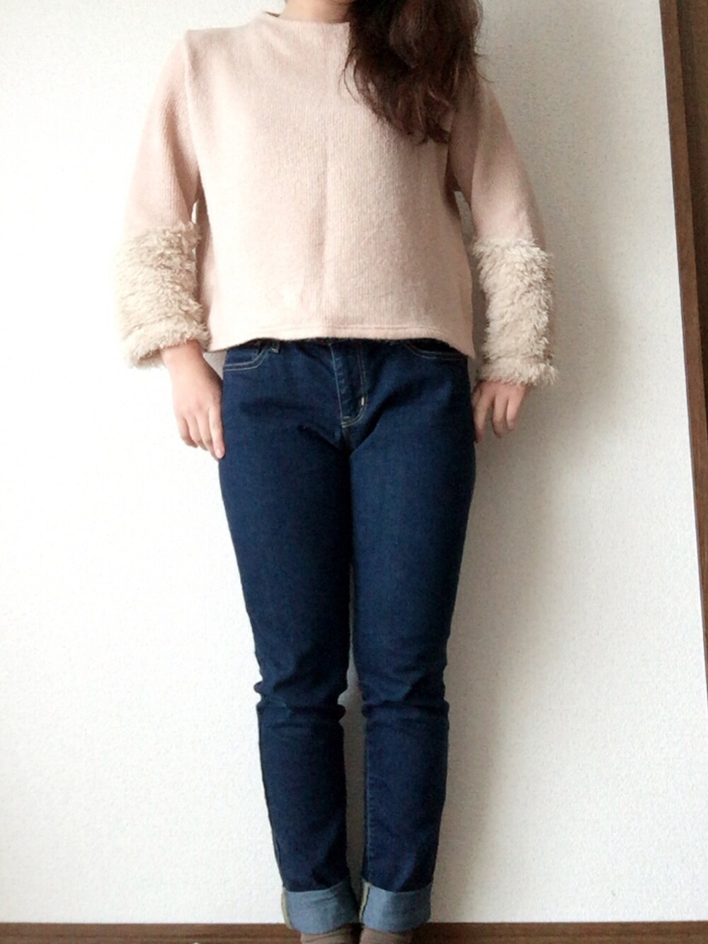 「flower、ニット、ピンク、GU、スキニーデニム、Crisp、ノーカラーコート、コンバース、converse、グレー」｜「flowerのアイテム（ニット/セーター、ピンク系）」を使った、J ▲さん（レディース・155cm）の冬コーディネートの1枚目の写真