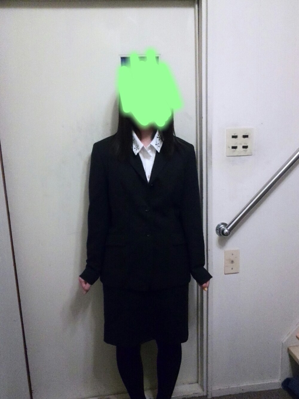 「入学式、久しぶりの投稿」｜「不明のアイテム（スーツスカート、ブラック系）」を使った、ハルさん（レディース・157cm）の春コーディネートの1枚目の写真