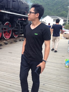 「HUGO BOSS（ヒューゴボス）のアイテム（Tシャツ/カットソー）」を使った、Captain唐先森さん（メンズ・172cm）の夏コーディネート