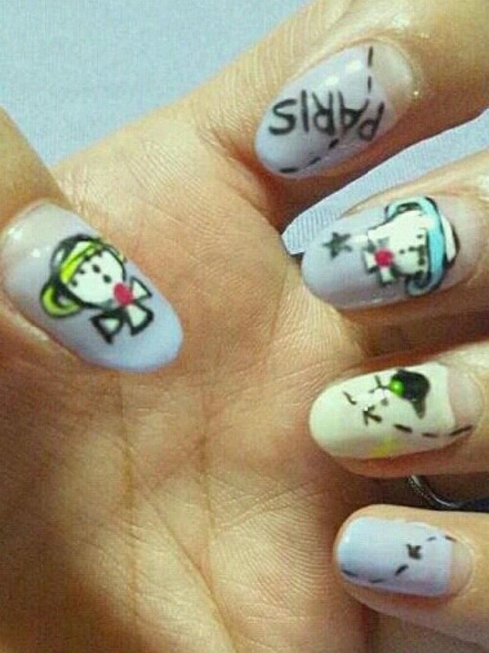 パープル系のスキンケアを着用したレディースの夏コーディネートの1枚目の写真