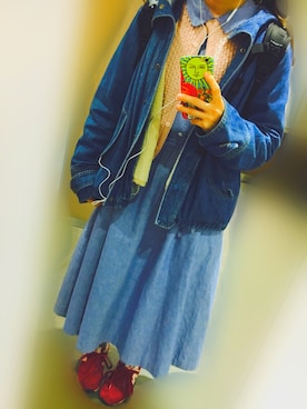 「B.L.U.E（ビーエルユーイー）のアイテム（デニムジャケット）」を使った、NeNEさん（レディース・153cm）の秋コーディネート