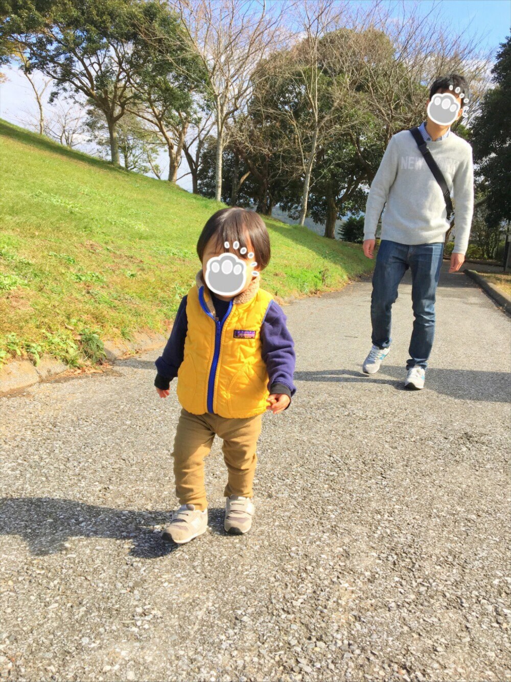 「キッズファッション、休日スタイル、シンプルコーデ、カジュアル、おとこのこ、リンクコーデ、シンプル、ダウンベスト、1歳」｜「COMME CA ISMのアイテム（スウェット、ブルー系）」を使った、fujimaruさん（キッズ・80cm）の秋コーディネートの1枚目の写真