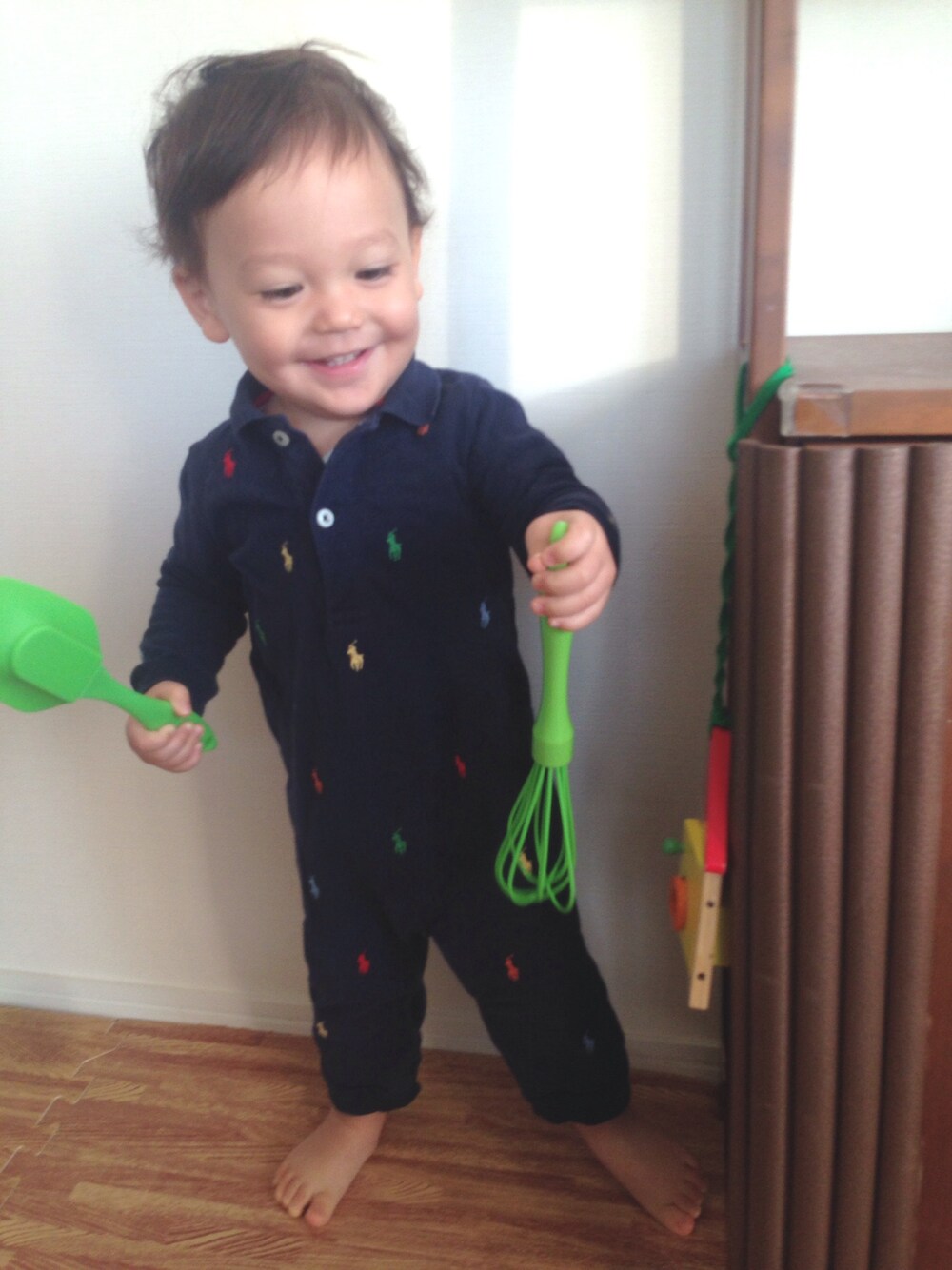 「RALPH LAURENのアイテム（ロンパース、ブルー系）」を使った、Hugoさん（キッズ・80cm）の秋コーディネートの1枚目の写真