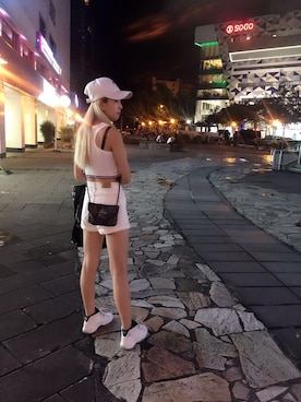 「AIR JORDAN（エアジョーダン）のアイテム（スニーカー、ホワイト系）」を使った、戴宜庭さん（レディース）の夏コーディネート