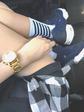 「NIXON（ニクソン）のアイテム（アナログ腕時計、ゴールド系）」を使った、戴宜庭さん（レディース）の夏コーディネート