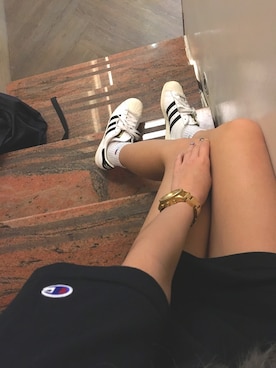 「Champion（チャンピオン）のアイテム（Tシャツ/カットソー、ブラック系）」を使った、戴宜庭さん（レディース）の夏コーディネート