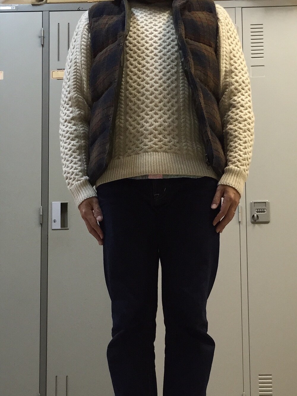 「JOURNAL STANDARDのアイテム（ニット/セーター、ホワイト系）」を使った、moooonさん（メンズ・165cm）の冬コーディネートの1枚目の写真