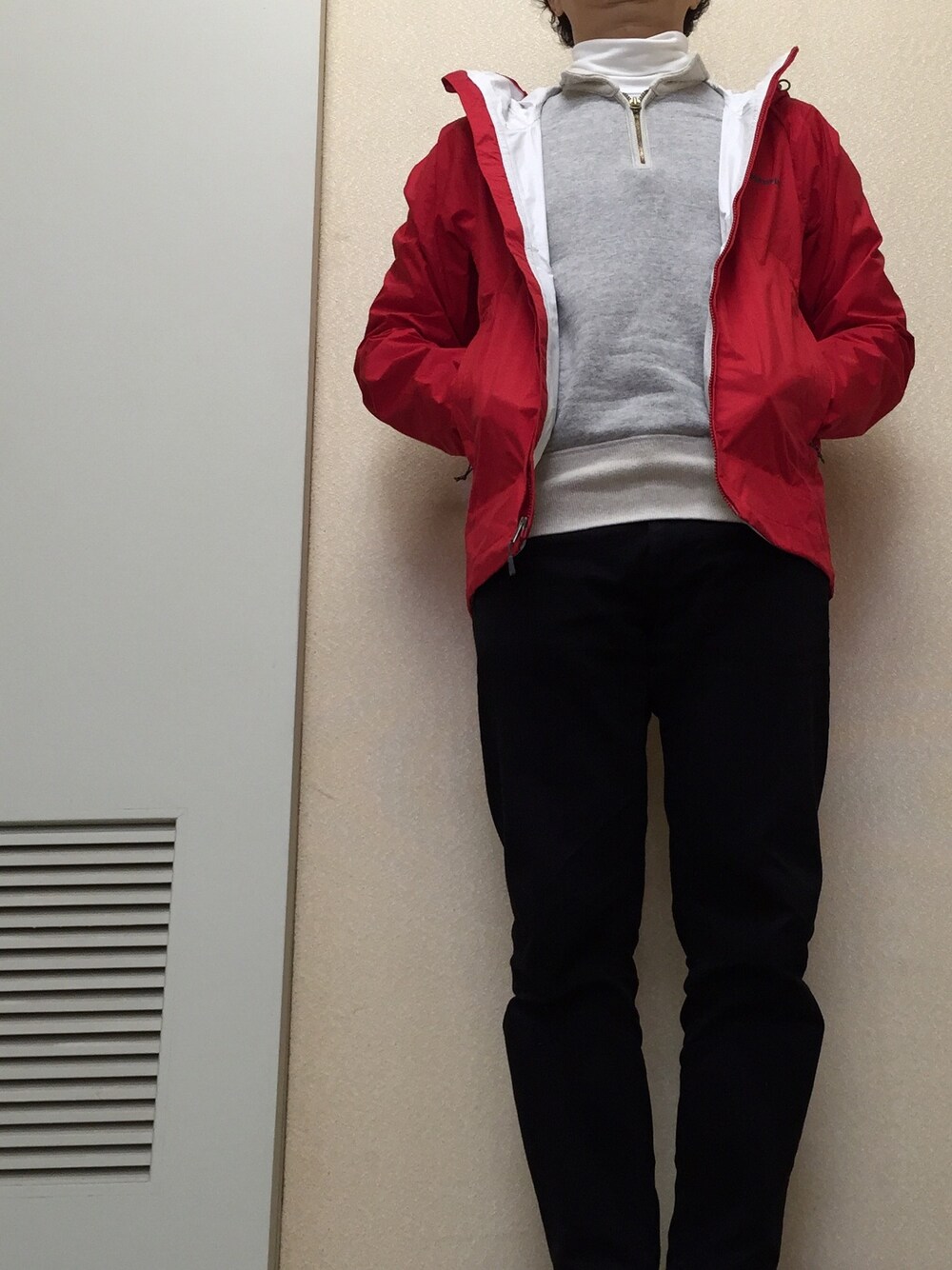 「パタゴニア、アウトドアスタイル、スウェット、WEARパパ部」｜「UNIQLOのアイテム（Tシャツ/カットソー、ホワイト系）」を使った、moooonさん（メンズ・165cm）の冬コーディネートの1枚目の写真