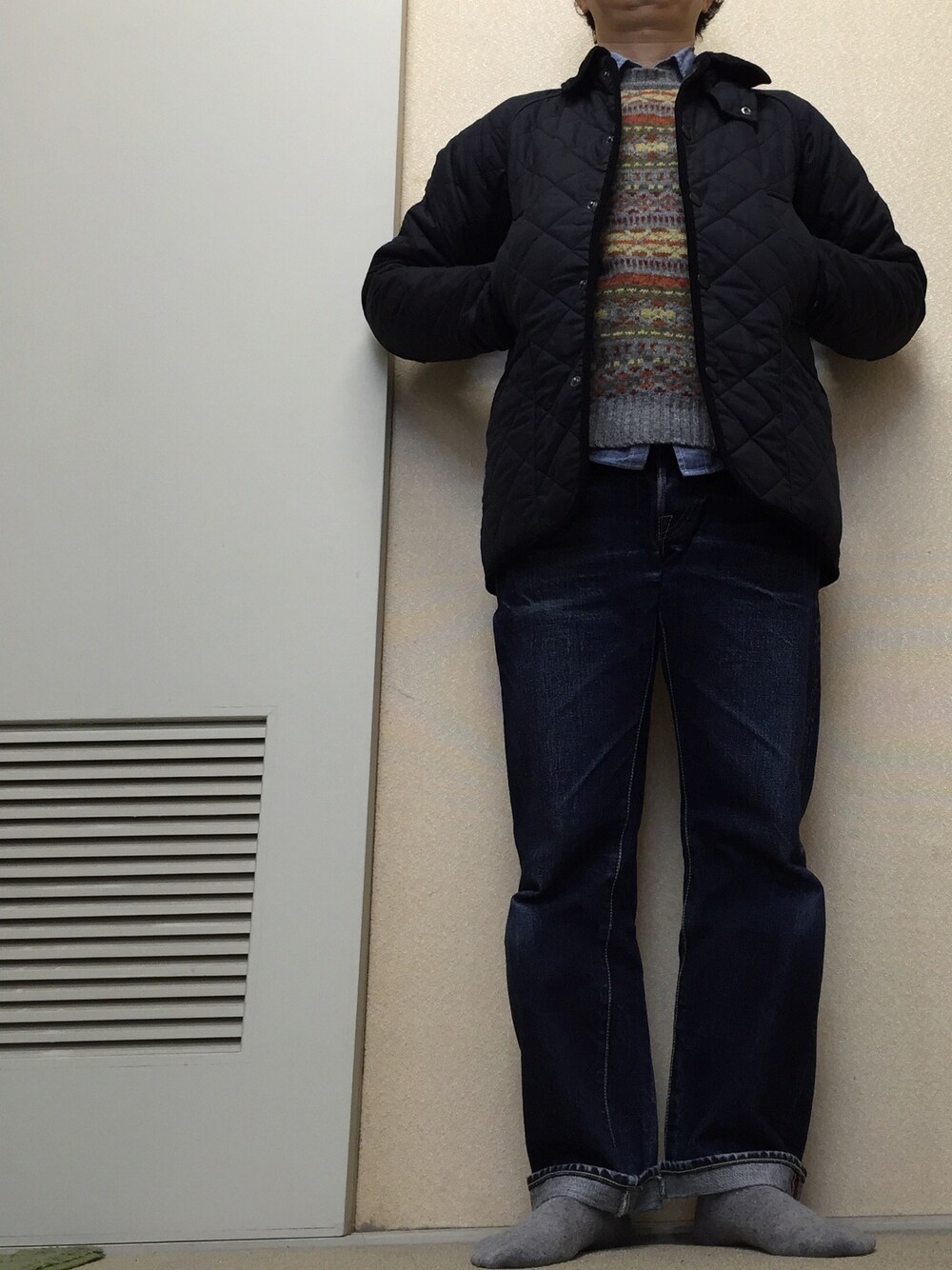「ニット、シンプル、大人カジュアル、WEARパパ部」｜「Barbourのアイテム（ジャケット/アウター、ブルー系）」を使った、moooonさん（メンズ・165cm）の冬コーディネートの1枚目の写真