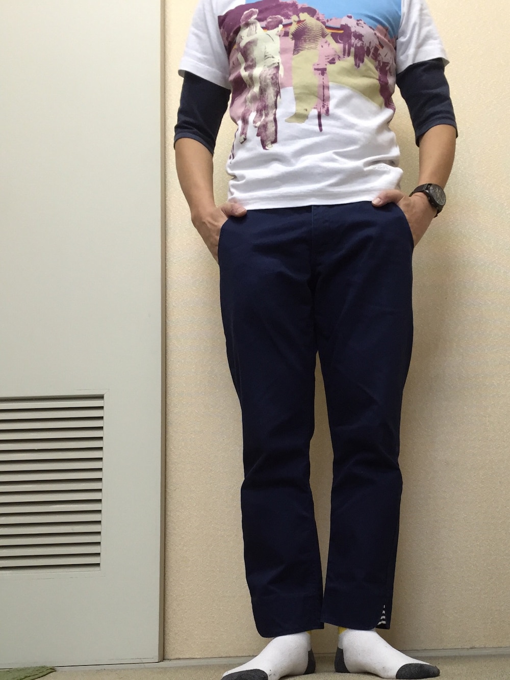 「Tシャツ、白スニーカー、カジュアルコーデ、WEARパパ部」｜「UNIQLOのアイテム（Tシャツ/カットソー、ホワイト系）」を使った、moooonさん（メンズ・165cm）の春コーディネートの1枚目の写真