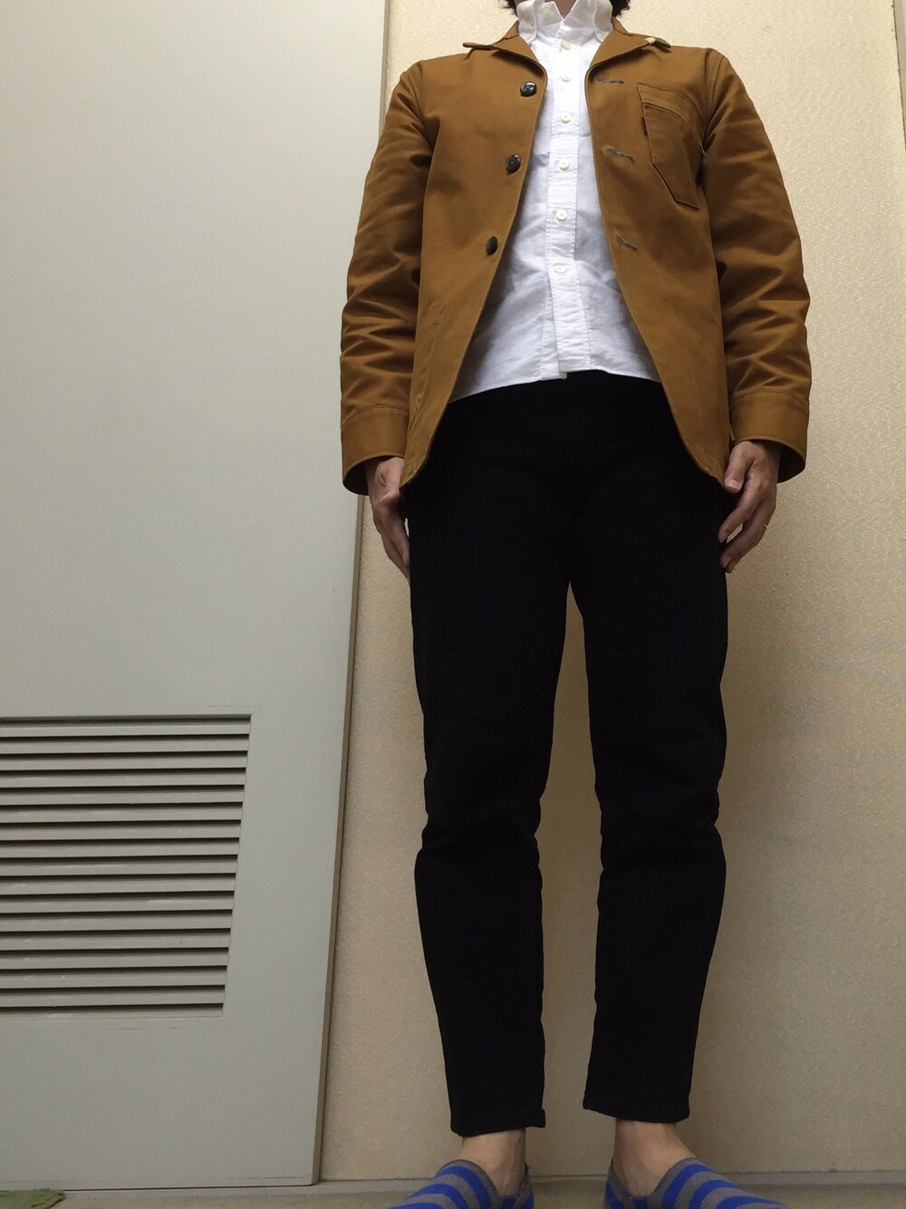 「ジャケット、黒パンツ、白シャツ、WEARパパ部」｜「SpinnerBaitのアイテム（シャツ/ブラウス、ホワイト系）」を使った、moooonさん（メンズ・165cm）の春コーディネートの1枚目の写真