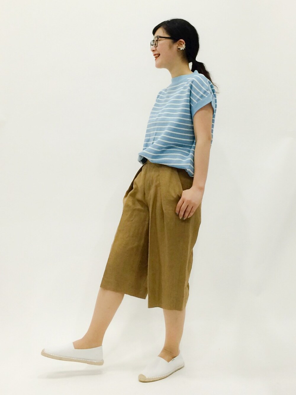 「ボーダー、ベージュパンツ、夏コーデ、さわやか、リラックス感」｜「natural stance Libreのミラノリブ細ボーダー半袖プルオーバー（ニット/セーター、ブルー系）」を使った、クボヤさん（レディース・157cm）の春コーディネートの1枚目の写真
