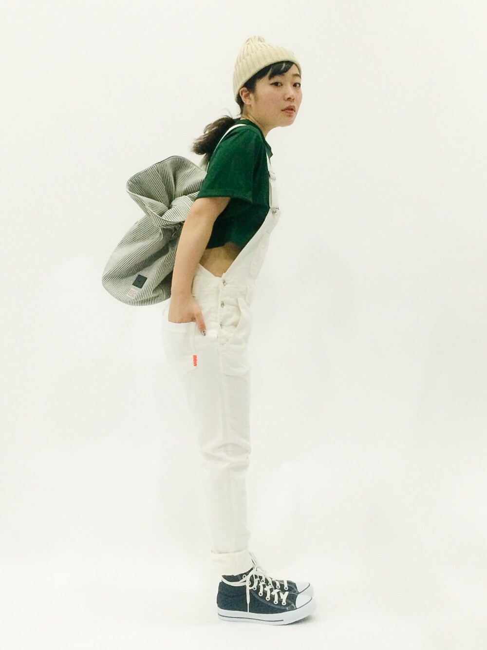 「コンバース、カジュアル、オーバーオール、つなぎ、スポーツミックス、ショート丈トップス」｜「SMIR NASLIの【SMIR NASLI】CANTON Swim Bag（バックパック/リュック、その他）」を使った、クボヤさん（レディース・157cm）の春コーディネートの1枚目の写真