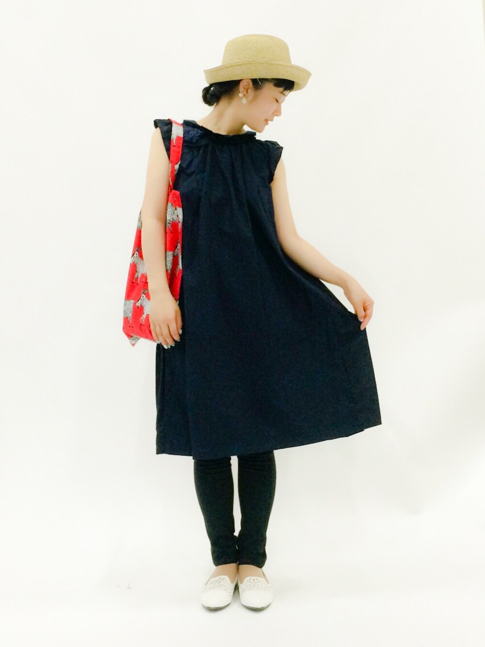 「ワンピース、ナチュラル、marimekko、レギンス、ハット、mudoca」｜「mudocaのその場所で咲く　フレンチスリーブワンピース（ワンピース、ブルー系）」を使った、クボヤさん（レディース・157cm）の春コーディネートの1枚目の写真