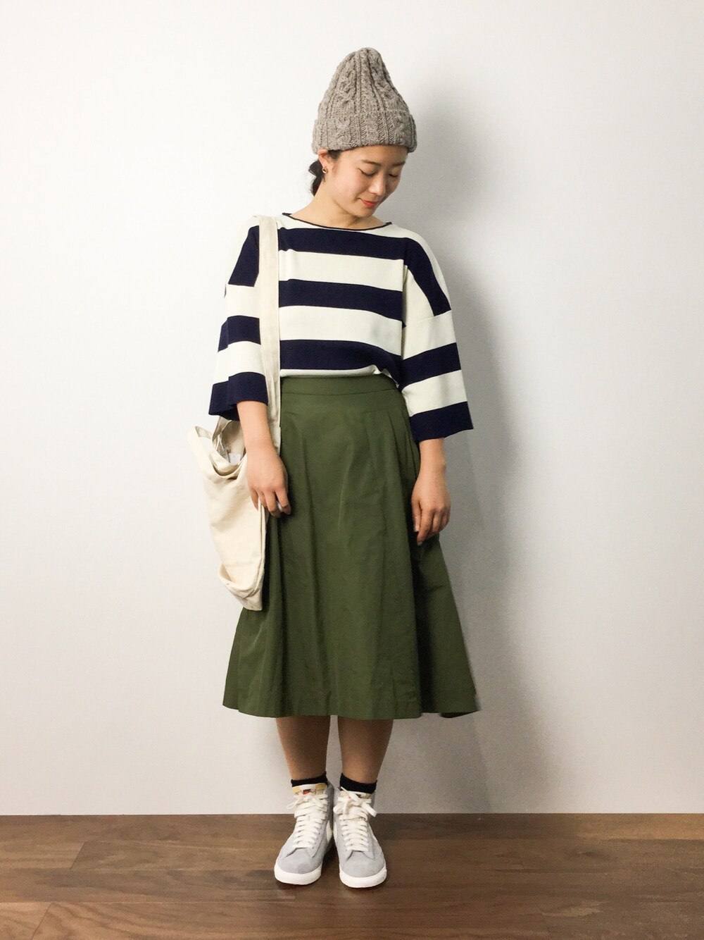 「フレアスカート、ボーダー、ニット帽、ナチュラル、Aラインスカート、ボーダートップス」｜「green label relaxingのKC T/N/L/W WIDE BOR プルオーバー ニット（ニット/セーター、ブルー系）」を使った、クボヤさん（レディース・157cm）の秋コーディネートの1枚目の写真