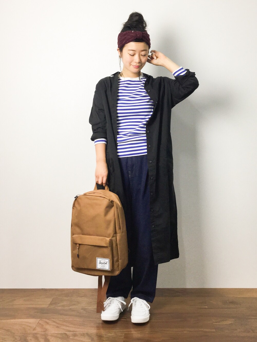 「カジュアル、ボーダー、ヘアバンド、New Balance、ロングシャツ、シャツワンピ、羽織り」｜「BEAMS BOYのBEAMS BOY / フライス 1cm ボーダー（Tシャツ/カットソー、ブルー系）」を使った、クボヤさん（レディース・157cm）の秋コーディネートの1枚目の写真