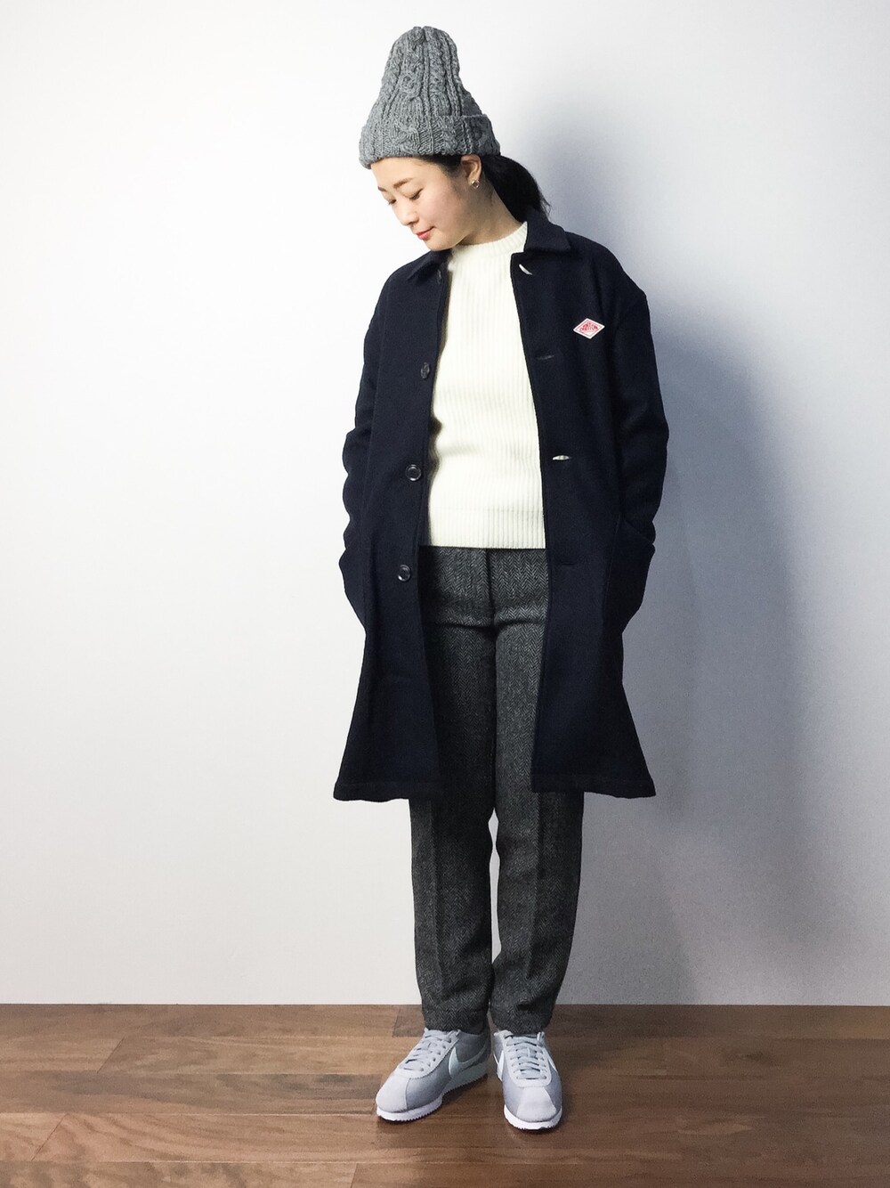 「ハリスツイード、シンプル、ツイード、ニット帽、Danton、ツイードパンツ、白ニット、Harris Tweed、冬、ダントン」｜「green label relaxingのCB HAMILTON AZE C/N 7G ニット（ニット/セーター、ホワイト系）」を使った、クボヤさん（レディース・157cm）の秋コーディネートの1枚目の写真
