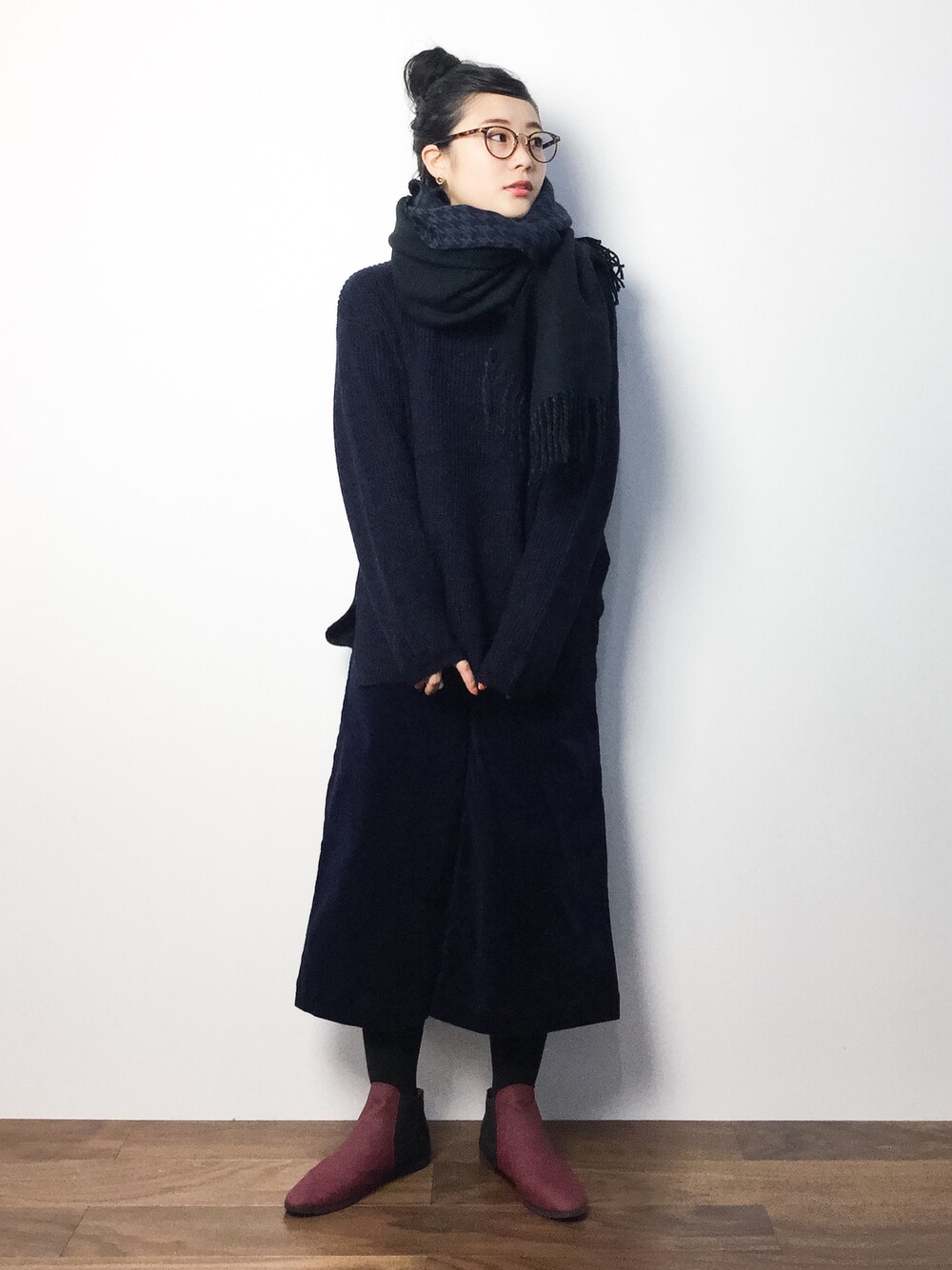 「Ray BEAMSのRay BEAMS / 千鳥リバーシブルストール（ストール/ショール、ブルー系）」を使った、クボヤさん（レディース・157cm）の秋コーディネートの1枚目の写真