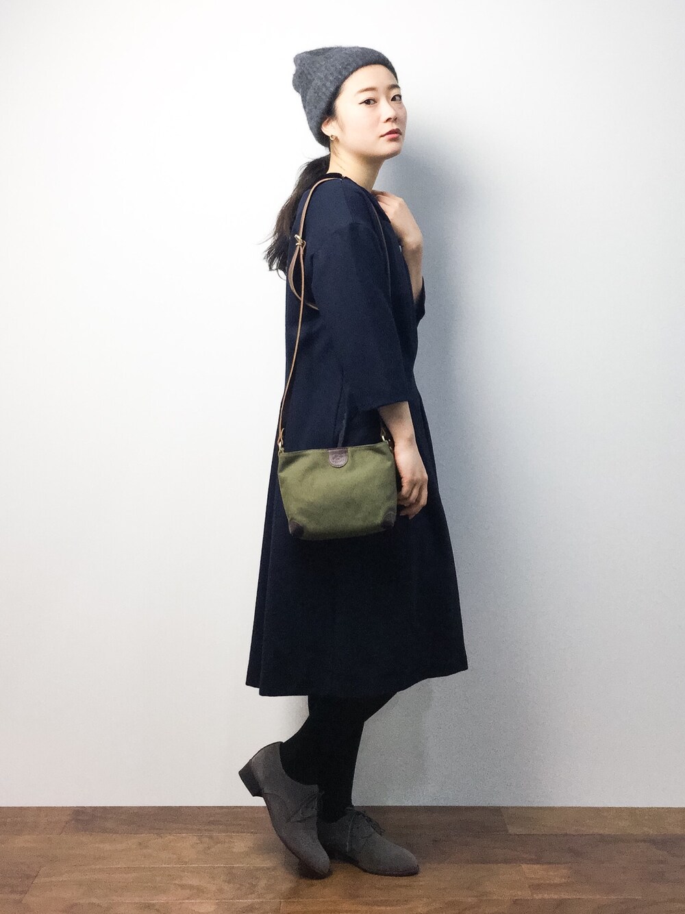 「EN ROUTEのgeneral design（ジェネラル デザイン） angola watch cap（ニットキャップ/ビーニー、グレー系）」を使った、クボヤさん（レディース・157cm）の冬コーディネートの1枚目の写真