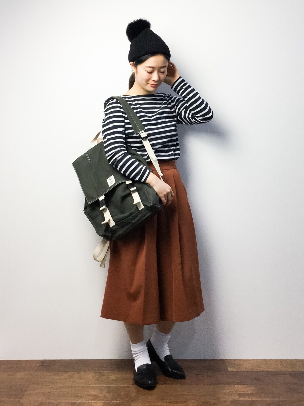 「Factor=のFactor=　同色系ファーポンポンリブニット帽（ニットキャップ/ビーニー、ブラック系）」を使った、クボヤさん（レディース・157cm）の冬コーディネートの1枚目の写真
