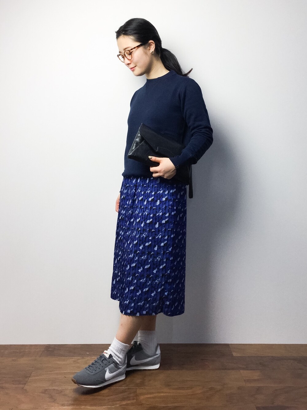「LOOPWHEELERのLOOPWHEELER■ｽｳｪｯﾄ ｸﾙｰﾈｯｸ（Tシャツ/カットソー、ブルー系）」を使った、クボヤさん（レディース・157cm）の冬コーディネートの1枚目の写真