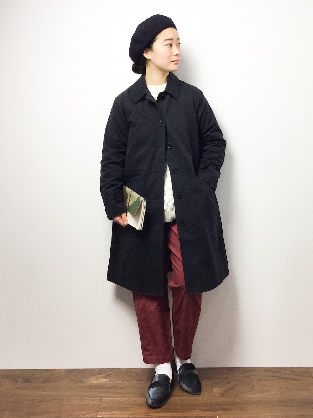 「MHL.のPROOFED COTTON DRILL（ステンカラーコート、ブルー系）」を使った、クボヤさん（レディース・157cm）の冬コーディネートの1枚目の写真