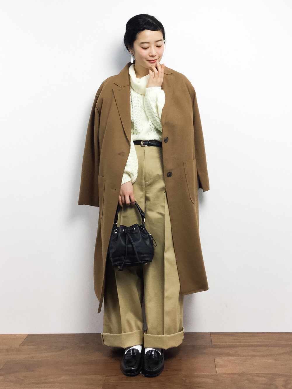 「one after another NICE CLAUPの【10位 SHOP売れ筋 ナイスクラップ】ケーブルオフタートルニット（ニット/セーター、ホワイト系）」を使った、クボヤさん（レディース・157cm）の冬コーディネートの1枚目の写真