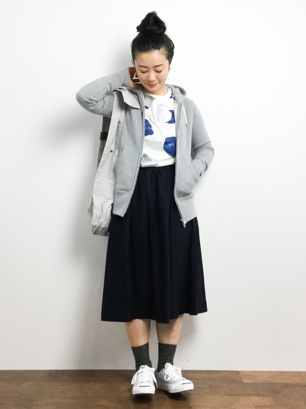 「caphのBIG Wドット　プリントT（Tシャツ/カットソー、ホワイト系）」を使った、クボヤさん（レディース・157cm）の冬コーディネートの1枚目の写真