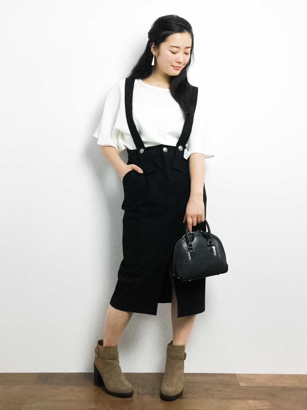 「IENAのGCラッフルスリーブ ショートTOPS◆（シャツ/ブラウス、ホワイト系）」を使った、クボヤさん（レディース・157cm）の冬コーディネートの1枚目の写真